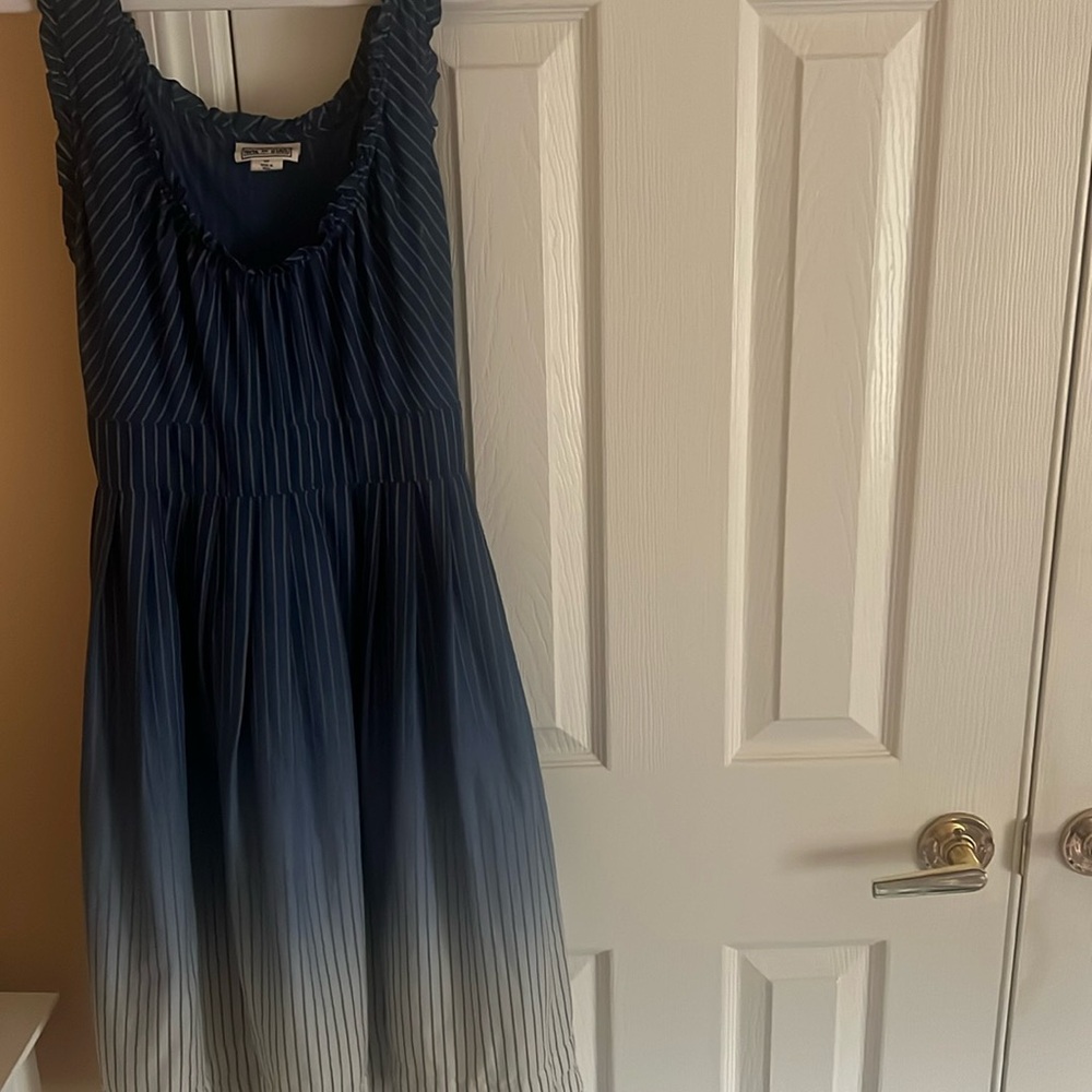 Converse all star women’s dress size medium 100%cotton